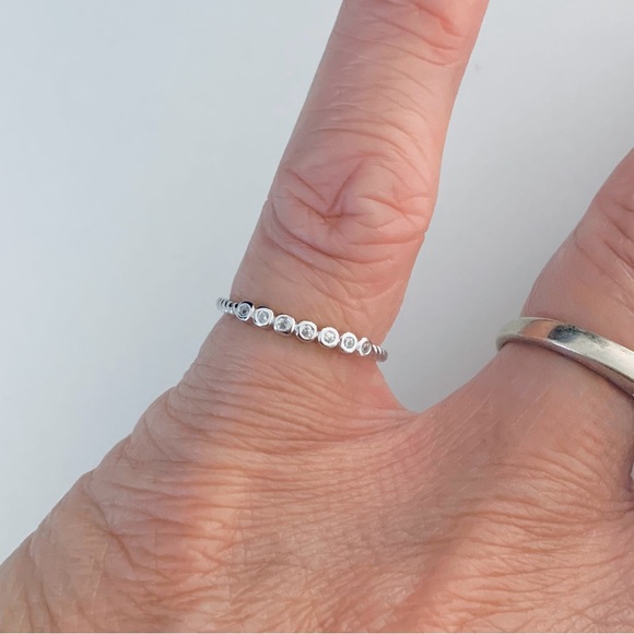 Sterling Silver 7 Tiny CZ Toe Ring, Dainty Rings, Midi Ring, Stackable Jewelry - Picture 3 of 8